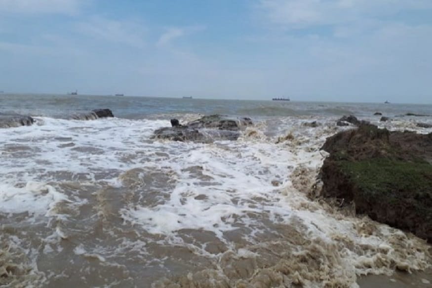 বঙ্গোপসাগরে যে ঘূর্ণিঝড়গুলি তৈরি হয়, সেগুলি ট্রপিক্যাল সাইক্লোন৷ ঘূর্ণিঝড়েরও একটি জীবনশৈলী থাকে৷ গড়ে একটি সাইক্লোন সক্রিয় থাকে ৯ থেকে ১০ দিন৷ তিনটি স্টেজ থাকে, ফর্ম্যাটিভ বা ইমম্যাচিওর, ম্যাচিওর ও ডিকে৷ ঘূর্ণিঝড়ের জীবনে সবচেয়ে গুরুত্বপূর্ণ উপাদান হল তাপ৷ সমুদ্র স্তরের একটা বড় অংশে তাপের সঞ্চার হলে বা গরম হয়ে গেলে ঘূর্ণিঝড় তৈরি হয়৷ বঙ্গোপসাগরে যে ঘূর্ণিঝড়গুলি তৈরি হয়, সেগুলি ট্রপিক্যাল সাইক্লোন৷ ঘূর্ণিঝড়েরও একটি জীবনশৈলী থাকে৷ গড়ে একটি সাইক্লোন সক্রিয় থাকে ৯ থেকে ১০ দিন৷ তিনটি স্টেজ থাকে, ফর্ম্যাটিভ বা ইমম্যাচিওর, ম্যাচিওর ও ডিকে৷ ঘূর্ণিঝড়ের জীবনে সবচেয়ে গুরুত্বপূর্ণ উপাদান হল তাপ৷ সমুদ্র স্তরের একটা বড় অংশে তাপের সঞ্চার হলে বা গরম হয়ে গেলে ঘূর্ণিঝড় তৈরি হয়৷