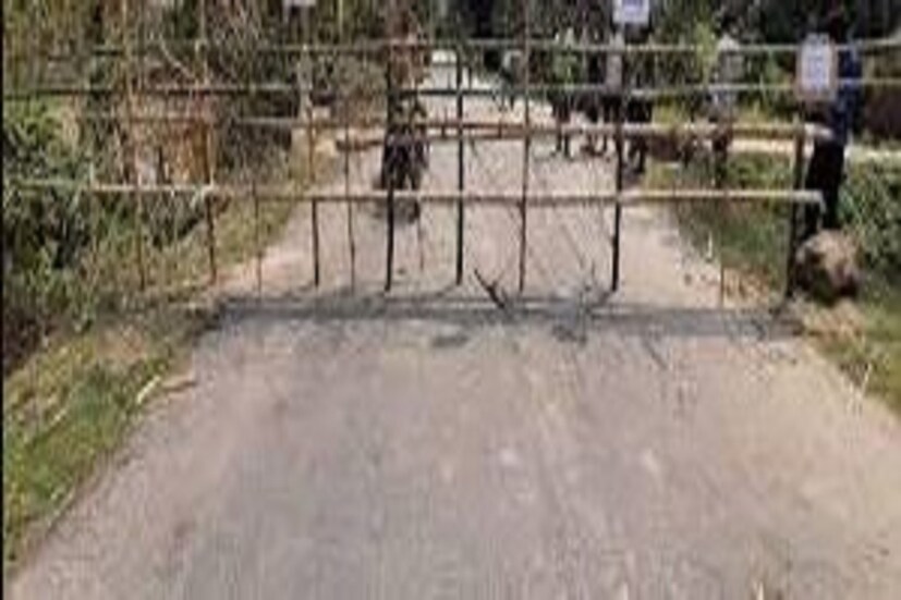 গ্রামীণ এলাকা ও রিটেল সেক্টরে ছাড় দিয়ে বাকি বিভাগে যেরকমভাবে লকডাউন জারি রেখে কাজ চলছিল তাই চলবে বিহারে ৷ গুজরাতে কনটেইমেন্ট জোনের বাইরে রেড জোনেও কিছু ছাড় থাকবে ৷ সেখানের অফিসে ৩০ শতাংশ কর্মচারী দিয়ে কিছুক্ষণের জন্য অফিস খোলা যাবে ৷ তবে কন্টেইনমেন্ট জোনে জারি থাকবে নিয়মবিধি ৷ Photo- Representive 