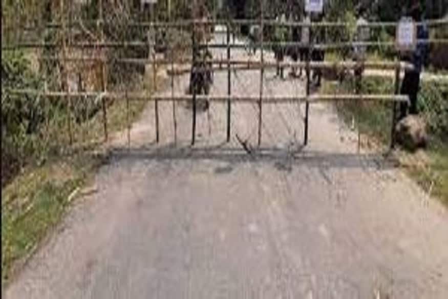 করোনা ভাইরাসের জেরে লকডাউনের অবস্থায় দেশের অর্থনীতি একেবারে তলানিতে ৷ সারা দেশে বিভিন্ন পর্বে লকডাউনের সব সীমা ধীরে ধীরে শিথিল করা হয়েছে ৷ এখন বিভিন্ন রাজ্য নিজেদের রেড, অরেঞ্জ, গ্রিন জোন চিহ্নিত করে ৷ স্বাস্থ্যমন্ত্রকের নির্দেশিকার ভিত্তিতেই সেই জোন ভাগ হয় ৷ মার্চের ২৫ তারিখ সুস্থ হয়ে ওঠার হার ৭.১০ %৷ স্বাস্থ্যমন্ত্রকের যুগ্ম সচিব লভ আগরওয়ালের দাবি, এর জন্যেই সারা দেশে লকডাউন চাপানো হয় ৷Photo- File করোনা ভাইরাসের জেরে লকডাউনের অবস্থায় দেশের অর্থনীতি একেবারে তলানিতে ৷ সারা দেশে বিভিন্ন পর্বে লকডাউনের সব সীমা ধীরে ধীরে শিথিল করা হয়েছে ৷ এখন বিভিন্ন রাজ্য নিজেদের রেড, অরেঞ্জ, গ্রিন জোন চিহ্নিত করে ৷ স্বাস্থ্যমন্ত্রকের নির্দেশিকার ভিত্তিতেই সেই জোন ভাগ হয় ৷ মার্চের ২৫ তারিখ সুস্থ হয়ে ওঠার হার ৭.১০ %৷ স্বাস্থ্যমন্ত্রকের যুগ্ম সচিব লভ আগরওয়ালের দাবি, এর জন্যেই সারা দেশে লকডাউন চাপানো হয় ৷Photo- File