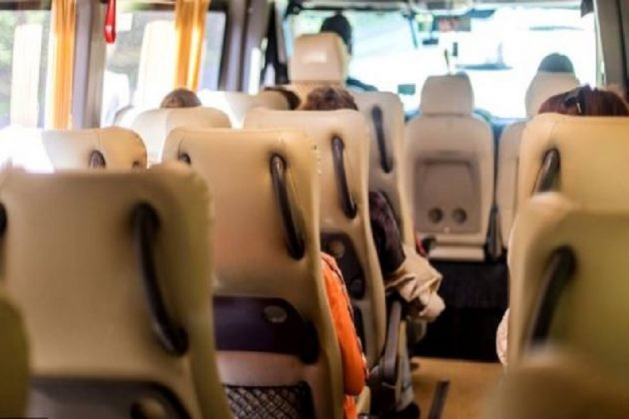 কলকাতায় সরকারি বাসের জন্য দীর্ঘ লাইনে চূড়ান্ত নাকাল যাত্রীরা