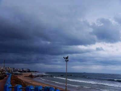 IMD জানাচ্ছে, আগামী ৬ ঘণ্টায় সুপার সাইক্লোন থেকে প্রচণ্ড শক্তিশালী ঝড় হয়ে পশ্চিমবঙ্গ ও বাংলাদেশে আছড়ে পড়তে পারে আমফান৷ সুন্দরবনেও ব্যাপক ক্ষয়ক্ষতি চালাবে এই ঝড়৷ তবে পূর্ব উপকূলে আগামিকাল অর্থাত্ বুধবার আছড়ে পড়বে আমফান৷ IMD জানাচ্ছে, আগামী ৬ ঘণ্টায় সুপার সাইক্লোন থেকে প্রচণ্ড শক্তিশালী ঝড় হয়ে পশ্চিমবঙ্গ ও বাংলাদেশে আছড়ে পড়তে পারে আমফান৷ সুন্দরবনেও ব্যাপক ক্ষয়ক্ষতি চালাবে এই ঝড়৷ তবে পূর্ব উপকূলে আগামিকাল অর্থাত্ বুধবার আছড়ে পড়বে আমফান৷