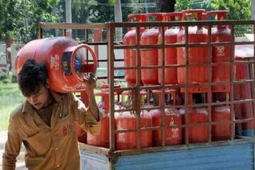 লকডাউনের মধ্যেই সুখবর! বিপুল দাম কমল রান্নার গ্যাসের