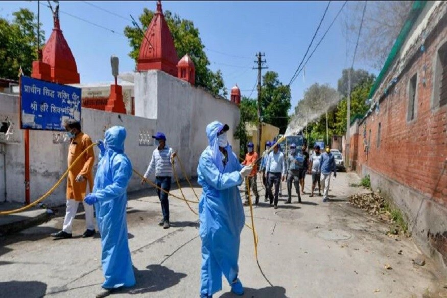 এই রাসায়নিক ছড়ানোর ফলে মানুষের শারীরিক অবস্থার অবনতি হতে পারে ৷ WHO জানিয়েছে কোনও ভাবেই মানুষের ওপর রাসায়নিক স্প্রে যেন না করা হয় ৷ ক্লোরিন ও অন্যান্য বিষাক্ত কেমিক্যাল ছড়ানো হলে চোখে চলে যেতে পারে চোখ জ্বালা ,নিঃশ্বাস নেওয়ায় কষ্ট হওয়ার মতো ঘটনা ঘটতে পারে ৷ এই রাসায়নিক ছড়ানোর ফলে মানুষের শারীরিক অবস্থার অবনতি হতে পারে ৷ WHO জানিয়েছে কোনও ভাবেই মানুষের ওপর রাসায়নিক স্প্রে যেন না করা হয় ৷ ক্লোরিন ও অন্যান্য বিষাক্ত কেমিক্যাল ছড়ানো হলে চোখে চলে যেতে পারে চোখ জ্বালা ,নিঃশ্বাস নেওয়ায় কষ্ট হওয়ার মতো ঘটনা ঘটতে পারে ৷