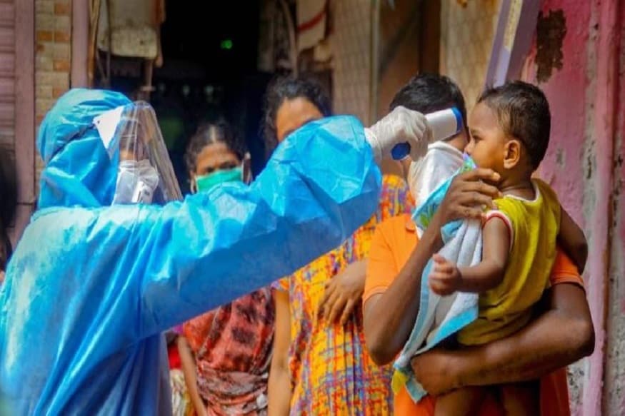 লকডাউনের চতুর্থ পর্বে ভারত ৷ রবিবারই এই পর্ব শেষ হওয়ার কথা ৷ এই অবস্থায় করোনা ভাইরাস থেকে সেরে ওঠা রোগীদের ক্ষেত্রে নতুন রেকর্ড করে ফেলল ৷ গত চব্বিশ ঘণ্টায় ১১, ২৬৪ জন রোগী সুস্থ হয়ে উঠেছেন ৷ স্বাস্থ্যমন্ত্রকের সম্প্রতি প্রকাশিত তথ্যে এই ভালো খবর সামনে এসেছে ৷সারা পৃথিবীতে ভারতে করোনা আক্রান্ত হয়ে মৃত্যুর যা সংখ্যা তা বেশ কম, এমনটাই জানিয়েছে মন্ত্রক ৷ সারা পৃথিবীর করোনায় মৃত্যুর চেয়ে অনেকটাই ভালো জায়গায় আছে ভারত ৷Photo- File লকডাউনের চতুর্থ পর্বে ভারত ৷ রবিবারই এই পর্ব শেষ হওয়ার কথা ৷ এই অবস্থায় করোনা ভাইরাস থেকে সেরে ওঠা রোগীদের ক্ষেত্রে নতুন রেকর্ড করে ফেলল ৷ গত চব্বিশ ঘণ্টায় ১১, ২৬৪ জন রোগী সুস্থ হয়ে উঠেছেন ৷ স্বাস্থ্যমন্ত্রকের সম্প্রতি প্রকাশিত তথ্যে এই ভালো খবর সামনে এসেছে ৷সারা পৃথিবীতে ভারতে করোনা আক্রান্ত হয়ে মৃত্যুর যা সংখ্যা তা বেশ কম, এমনটাই জানিয়েছে মন্ত্রক ৷ সারা পৃথিবীর করোনায় মৃত্যুর চেয়ে অনেকটাই ভালো জায়গায় আছে ভারত ৷Photo- File
