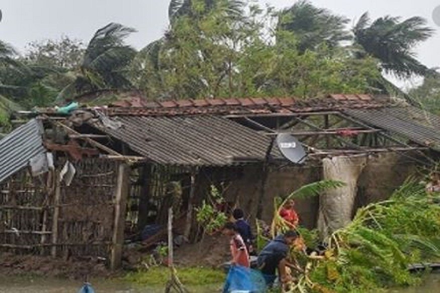 ▪️কাঁচা বাড়ি বা ক্ষতিগ্রস্থ পাকা বাড়িতে থাকবেন না৷ ঝড়ের সময় তা ভেঙে পড়ার আশঙ্কা থাকে৷ যদি মনে হয় যে বাড়িতে থাকছেন তা সুরক্ষিত নয়, তাহলে নিকটবর্তী সাইক্লোন শেল্টার বা কাছাকাছি কোনও সুরক্ষিত পাকা বাড়িতে আশ্রয় নিন৷ অন্তত ঝড়ের সময়৷ ▪️কাঁচা বাড়ি বা ক্ষতিগ্রস্থ পাকা বাড়িতে থাকবেন না৷ ঝড়ের সময় তা ভেঙে পড়ার আশঙ্কা থাকে৷ যদি মনে হয় যে বাড়িতে থাকছেন তা সুরক্ষিত নয়, তাহলে নিকটবর্তী সাইক্লোন শেল্টার বা কাছাকাছি কোনও সুরক্ষিত পাকা বাড়িতে আশ্রয় নিন৷ অন্তত ঝড়ের সময়৷