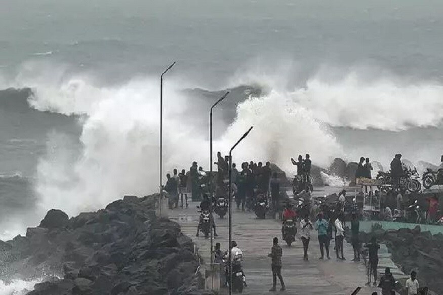 একদিকে করোনার থাবা, তার উপর এবার সুপার সাইক্লোন আমফানের চোখ রাঙানি। জাতীয় বিপর্যয় মোকাবিলা দল (NDRF) জানাচ্ছে ১৯৯৯-এ পর এত ভয়ঙ্কর সুপার সাইক্লোন আসেনি, ১৯৯৯-র সুপার সাইক্লোনের সঙ্গে গতি মিলে যাচ্ছে আমফানের। একদিকে করোনার থাবা, তার উপর এবার সুপার সাইক্লোন আমফানের চোখ রাঙানি। জাতীয় বিপর্যয় মোকাবিলা দল (NDRF) জানাচ্ছে ১৯৯৯-এ পর এত ভয়ঙ্কর সুপার সাইক্লোন আসেনি, ১৯৯৯-র সুপার সাইক্লোনের সঙ্গে গতি মিলে যাচ্ছে আমফানের।