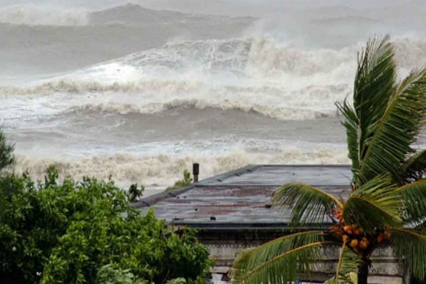 বঙ্গোপাসগরে তৈরি হওয়া সাইক্লোন আমফান ধীরে চলো নীতিতে এখনও সমুদ্রের বুকেই রয়েছে ৷ আর সেখানেই ধীরে ধীরে শক্তি সঞ্চয় করে নিজের ক্ষমতা আরও খানিকটা বাড়িয়ে নিচ্ছে ৷ কিন্তু সাম্প্রতিক তার গতিতে যে পরিবর্তন লক্ষ্য করা গেছে তাতে আশঙ্কার মেঘ পশ্চিমবঙ্গ ও বাংলাদেশের মাথায়৷ Photo- File বঙ্গোপাসগরে তৈরি হওয়া সাইক্লোন আমফান ধীরে চলো নীতিতে এখনও সমুদ্রের বুকেই রয়েছে ৷ আর সেখানেই ধীরে ধীরে শক্তি সঞ্চয় করে নিজের ক্ষমতা আরও খানিকটা বাড়িয়ে নিচ্ছে ৷ কিন্তু সাম্প্রতিক তার গতিতে যে পরিবর্তন লক্ষ্য করা গেছে তাতে আশঙ্কার মেঘ পশ্চিমবঙ্গ ও বাংলাদেশের মাথায়৷ Photo- File