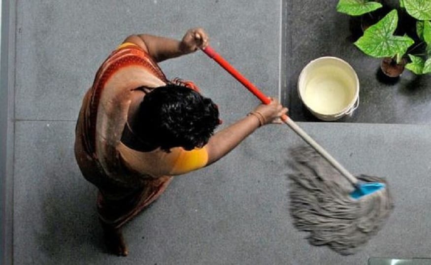 একমাত্র সংক্রমিত এলাকা ছাড়া বাকি সব জায়গাতেই পরিচারিকারা কাজ করতে পারবেন ৷ তবে যেহেতু গণ পরিবহণ ব্যবস্থা বন্ধ আছে তাই তাদের আনানোর ব্যবস্থা করতে হবে আর নইলে পরিচারিকাদের নিজেদের আসতে হবে ৷ Photo- File একমাত্র সংক্রমিত এলাকা ছাড়া বাকি সব জায়গাতেই পরিচারিকারা কাজ করতে পারবেন ৷ তবে যেহেতু গণ পরিবহণ ব্যবস্থা বন্ধ আছে তাই তাদের আনানোর ব্যবস্থা করতে হবে আর নইলে পরিচারিকাদের নিজেদের আসতে হবে ৷ Photo- File