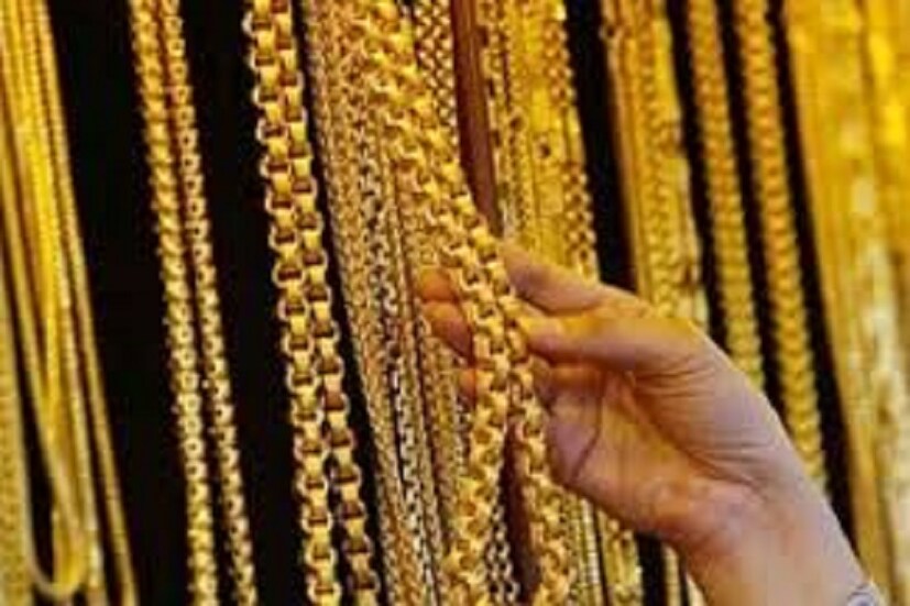 বন্ধ হয়েছে অন্তর্দেশিয় ও আন্তর্জাতিক বিমান পরিষেবা ৷ ফলে সোনার কেনাকাটা বন্ধ হয়েছে ৷ বিগত তিন দশকে সব থেকে কম সোনা কিনেছে ভারত ৷ আমদানি প্রায় ৯৯.৫ শতাংশ কমেছে ৷ প্রতীকী ছবি ৷ 