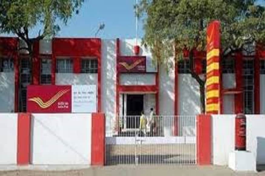 পোস্ট অফিসে অ্যাকাউন্ট থাকলে লাভবান হতে পারেন গ্রাহকেরা ৷ পোস্ট অফিসের সেভিংস অ্যাকাউন্টে ৪ শতাংশ হারে সুদ পাওয়া যায় ৷ ১০,০০০ টাকা পর্যন্ত সুদ সম্পূর্ণ রূপে করমুক্ত ৷ সেভিংস অ্যাকাউন্ট থাকলে ন্যূনতম ৫০০ টাকা রাখতে হয় ৷ একই সঙ্গে এটিএম কার্ড ও চেকবুকের সুবিধাও রয়েছে ৷ প্রতীকী ছবি ৷ পোস্ট অফিসে অ্যাকাউন্ট থাকলে লাভবান হতে পারেন গ্রাহকেরা ৷ পোস্ট অফিসের সেভিংস অ্যাকাউন্টে ৪ শতাংশ হারে সুদ পাওয়া যায় ৷ ১০,০০০ টাকা পর্যন্ত সুদ সম্পূর্ণ রূপে করমুক্ত ৷ সেভিংস অ্যাকাউন্ট থাকলে ন্যূনতম ৫০০ টাকা রাখতে হয় ৷ একই সঙ্গে এটিএম কার্ড ও চেকবুকের সুবিধাও রয়েছে ৷ প্রতীকী ছবি ৷