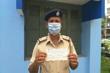 করোনা মোকাবিলায় মুখ্যমন্ত্রীর ত্রাণ তহবিলে ১ মাসের বেতন দান করলেন পুলিশ কর্মী