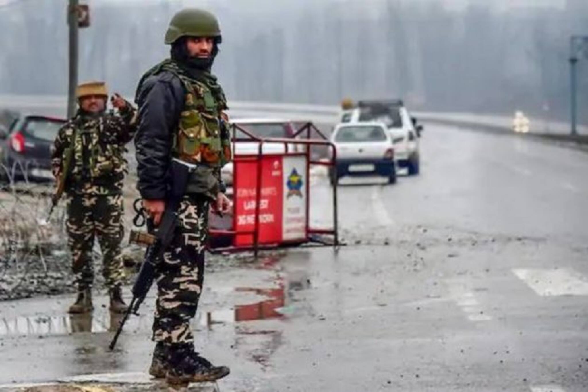 পুলওয়ামার ধাঁচেই ফের জঙ্গিহানার ছক কাশ্মীরে,  উদ্ধার  বিস্ফোরক