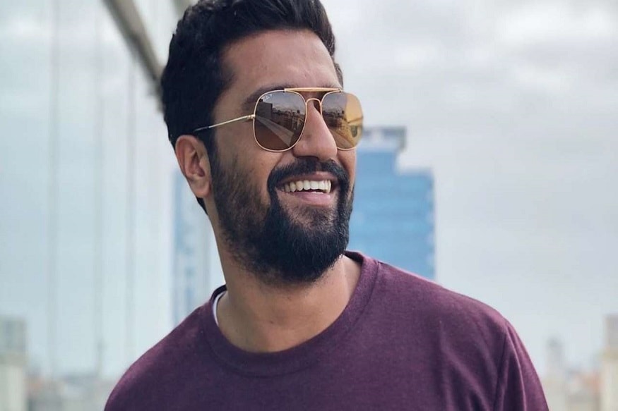নয়া প্রজন্মের মধ্যে বলিউড অভিনেতা ভিকি কৌশলের ফ্যানের সংখ্যা অগুন্তি৷ এবং প্রতিটি সিনেমায় তা বাড়ছে৷ ভিকি কৌশল মানেই, টল, ডার্ক, হ্যান্ডসাম নায়ক৷ সঙ্গে অসম্ভব ভাল অভিনয়৷ কিন্তু ছেলে যে এমন প্রতিভাবান, ভিকির ডেবিউ ছবি Masaan রিলিজের আগেও তা জানতেন না তাঁর বাবা৷ আজ অর্থাত্ শনিবার ভিকি কৌশলের জন্মদিন৷ মাসান দেখার পর বাবার প্রতিক্রিয়া শেয়ার করলেন অভিনেতা৷ নয়া প্রজন্মের মধ্যে বলিউড অভিনেতা ভিকি কৌশলের ফ্যানের সংখ্যা অগুন্তি৷ এবং প্রতিটি সিনেমায় তা বাড়ছে৷ ভিকি কৌশল মানেই, টল, ডার্ক, হ্যান্ডসাম নায়ক৷ সঙ্গে অসম্ভব ভাল অভিনয়৷ কিন্তু ছেলে যে এমন প্রতিভাবান, ভিকির ডেবিউ ছবি Masaan রিলিজের আগেও তা জানতেন না তাঁর বাবা৷ আজ অর্থাত্ শনিবার ভিকি কৌশলের জন্মদিন৷ মাসান দেখার পর বাবার প্রতিক্রিয়া শেয়ার করলেন অভিনেতা৷