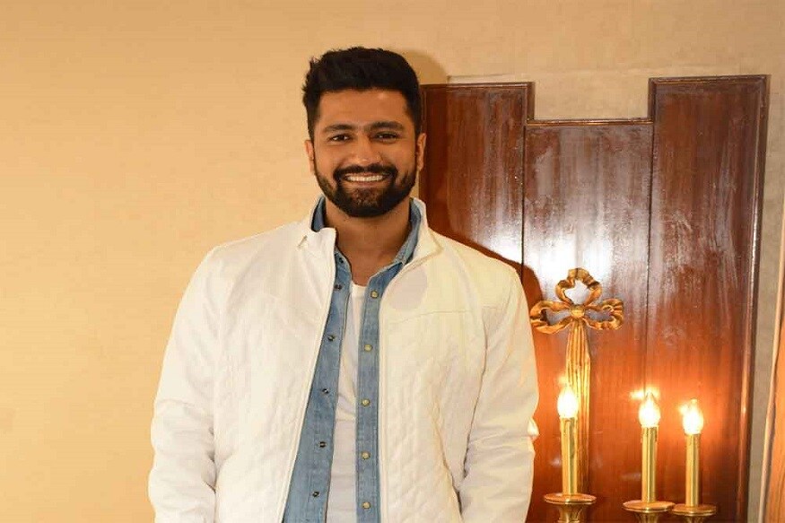 নীরজ ঘেওয়ান ও ভিকি কৌশল এরপর পরিচালক অনুরাগ কাশ্যপের সহকারি হিসেবে গ্যাংস অফ ওয়াসিপুরে কাজ করেন৷ তখনও নীরজ মাসান-এর স্ক্রিপ্ট নিয়ে কাজ করছেন৷ ভিকির কথায়, 'আমার ভূমিকায় রাজকুমার রাও ও মনোজ বাজপেয়ীকে অফার করা হয়েছিল৷ এমনকী রাজকুমারের সঙ্গে ৫ মিনিটের একটি প্রোমো শ্যুটও সেরে ফেলেছিল নীরজ৷' নীরজ ঘেওয়ান ও ভিকি কৌশল এরপর পরিচালক অনুরাগ কাশ্যপের সহকারি হিসেবে গ্যাংস অফ ওয়াসিপুরে কাজ করেন৷ তখনও নীরজ মাসান-এর স্ক্রিপ্ট নিয়ে কাজ করছেন৷ ভিকির কথায়, 'আমার ভূমিকায় রাজকুমার রাও ও মনোজ বাজপেয়ীকে অফার করা হয়েছিল৷ এমনকী রাজকুমারের সঙ্গে ৫ মিনিটের একটি প্রোমো শ্যুটও সেরে ফেলেছিল নীরজ৷'