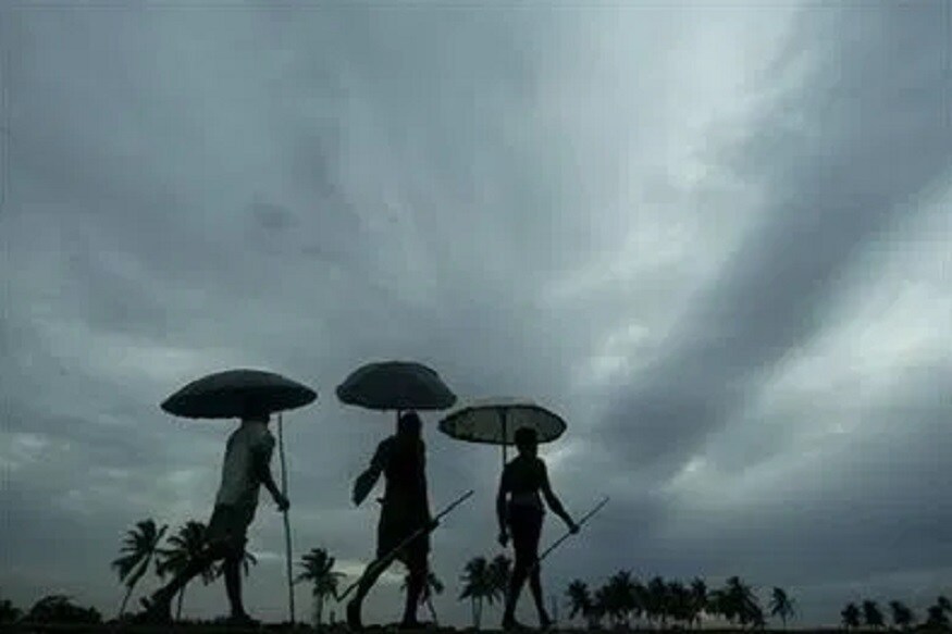 কলকাতায় এদিন সকালে পরিষ্কার আকাশ হলেও বেলার দিকে আংশিক মেঘলা আকাশ। বাতাসে জলীয় বাষ্প বেশি থাকায় আদ্রতা জনিত অস্বস্তি। বিকেল বা সন্ধের দিকে ঝড় বৃষ্টির সম্ভাবনা। সকালে কলকাতায় সর্বনিম্ন তাপমাত্রা ছিল ২৬.১ ডিগ্রি সেলসিয়াস যা স্বাভাবিক। গতকাল বিকেলে সর্বোচ্চ তাপমাত্রা ছিল ৩৫.১ ডিগ্রি সেলসিয়াস সেটাও স্বাভাবিক। বাতাসে আপেক্ষিক আদ্রতার পরিমাণ ৫৩ থেকে ৬৩ শতাংশ। গত ২৪ ঘণ্টায় কোনও বৃষ্টি হয়নি। কলকাতায় এদিন সকালে পরিষ্কার আকাশ হলেও বেলার দিকে আংশিক মেঘলা আকাশ। বাতাসে জলীয় বাষ্প বেশি থাকায় আদ্রতা জনিত অস্বস্তি। বিকেল বা সন্ধের দিকে ঝড় বৃষ্টির সম্ভাবনা। সকালে কলকাতায় সর্বনিম্ন তাপমাত্রা ছিল ২৬.১ ডিগ্রি সেলসিয়াস যা স্বাভাবিক। গতকাল বিকেলে সর্বোচ্চ তাপমাত্রা ছিল ৩৫.১ ডিগ্রি সেলসিয়াস সেটাও স্বাভাবিক। বাতাসে আপেক্ষিক আদ্রতার পরিমাণ ৫৩ থেকে ৬৩ শতাংশ। গত ২৪ ঘণ্টায় কোনও বৃষ্টি হয়নি।