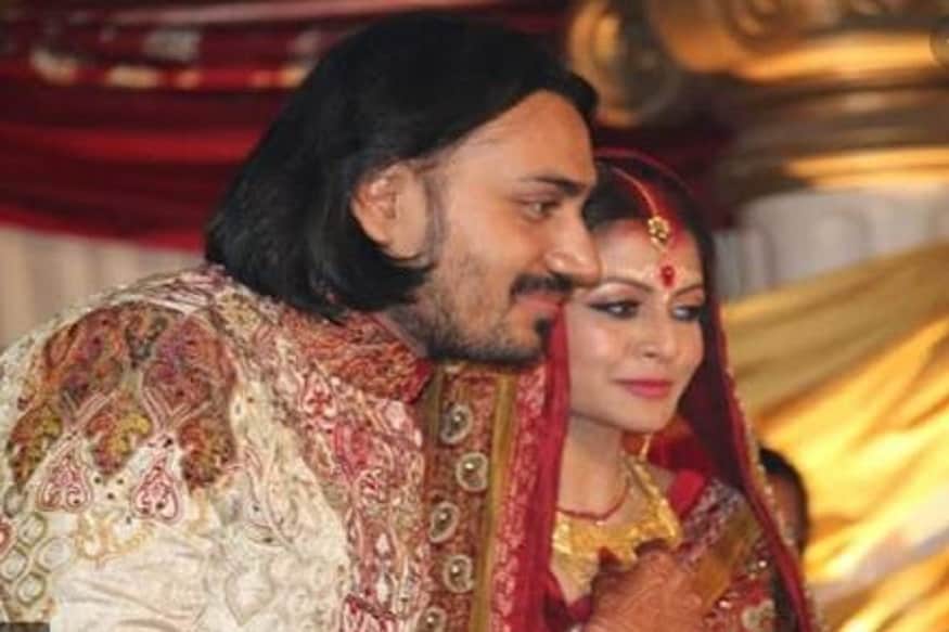 ▪️ মল্লিকবাড়ির মেয়ে, বাবা অভিনেতা রঞ্জিত মল্লিক৷ নিজের জীবন সঙ্গী হিসেবে কোয়েল বেছে নিয়েছিলেন পঞ্জাবী নিসপালকে৷ ▪️ মল্লিকবাড়ির মেয়ে, বাবা অভিনেতা রঞ্জিত মল্লিক৷ নিজের জীবন সঙ্গী হিসেবে কোয়েল বেছে নিয়েছিলেন পঞ্জাবী নিসপালকে৷