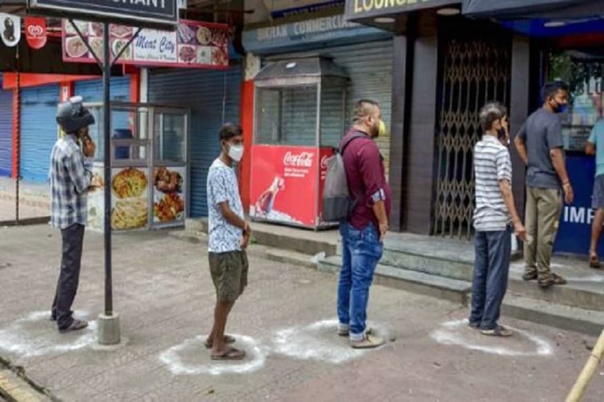 গত সপ্তাহে লকডাউনের সময়সীমা বাড়ানোর পরপরই ঘোষণা করা হয় যে খোলা হবে মদের দোকান৷ তবে অবশ্যই কন্টেইনমেন্ট জোন ও রেড জোন ছাড়া৷ শুধুমাত্র গ্রিন ও অরেঞ্জ জোনে খুলবে মদের দোকান৷ এছাড়াও কোনও মল বা মার্কেটের মধ্যে মদের দোকান খোলার অনুমতি মেলেনি৷ গত সপ্তাহে লকডাউনের সময়সীমা বাড়ানোর পরপরই ঘোষণা করা হয় যে খোলা হবে মদের দোকান৷ তবে অবশ্যই কন্টেইনমেন্ট জোন ও রেড জোন ছাড়া৷ শুধুমাত্র গ্রিন ও অরেঞ্জ জোনে খুলবে মদের দোকান৷ এছাড়াও কোনও মল বা মার্কেটের মধ্যে মদের দোকান খোলার অনুমতি মেলেনি৷