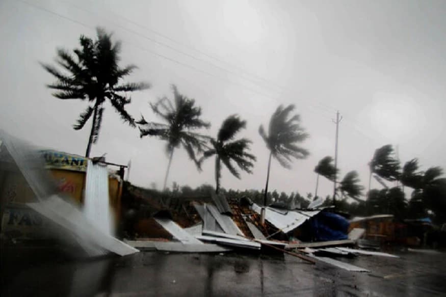শক্তি বাড়াচ্ছে সাইক্লোন আমফান। ২৪ ঘণ্টার মধ্যেই আছড়ে পড়তে পারে এই ঘূর্ণিঝড়। এই পরিস্থিতিতে উপকূলরক্ষী বাহিনী পদক্ষেপ শুরু করল। শক্তি বাড়াচ্ছে সাইক্লোন আমফান। ২৪ ঘণ্টার মধ্যেই আছড়ে পড়তে পারে এই ঘূর্ণিঝড়। এই পরিস্থিতিতে উপকূলরক্ষী বাহিনী পদক্ষেপ শুরু করল।