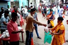 লকডাউনে ফ্রি মাংস বাজার, নিখরচায় মাংস পেলেন হাজারেরও বেশী মানুষ লকডাউনে ফ্রি মাংস বাজার, নিখরচায় মাংস পেলেন হাজারেরও বেশী মানুষ