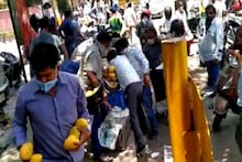 দোকানি নেই, সুযোগের সদ্ব্যবহার করে ৩০ হাজার টাকার আম লুঠ করল পথচারীরা