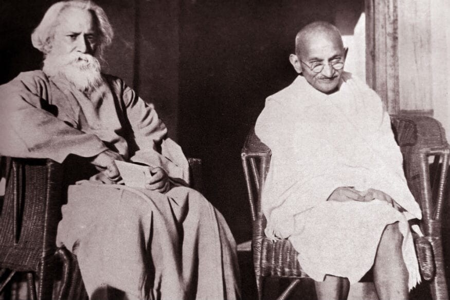 মহাত্মা গান্ধির সঙ্গে কবির সখ্য ছিল প্রশ্নাতীত। অনেকেই জানেন না গান্ধিকে মহাত্মা উপাধি কবিই দিয়েছিলেন। মহাত্মা গান্ধির সঙ্গে কবির সখ্য ছিল প্রশ্নাতীত। অনেকেই জানেন না গান্ধিকে মহাত্মা উপাধি কবিই দিয়েছিলেন।