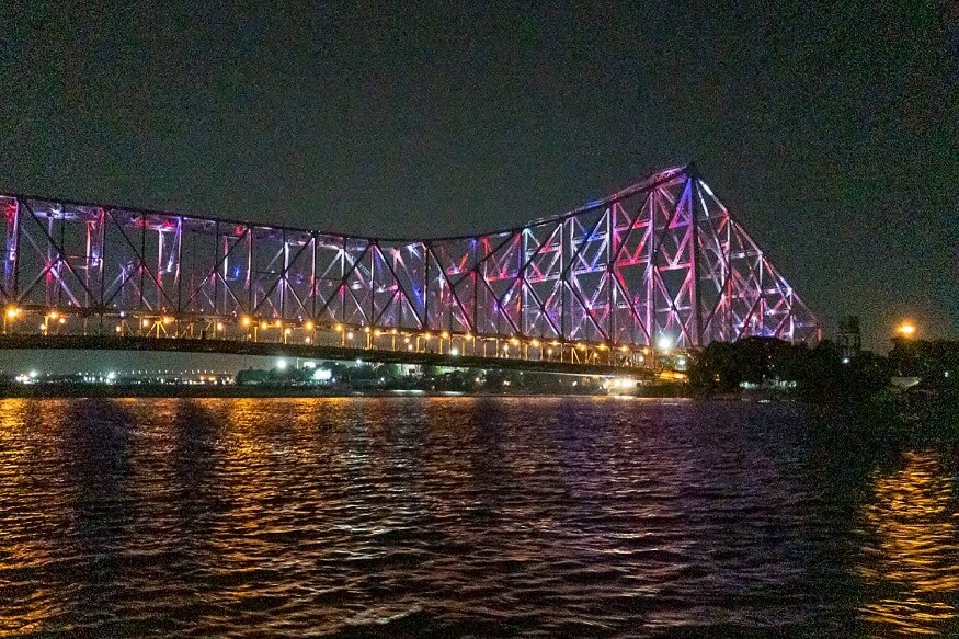 আজ ইন্টারন্যাশনাল লাইট ডে। সেই উপলক্ষ্যেই এই উদ্যোগটি নেওয়া হয়েছে কলকাতা পোর্ট ট্রাস্টের পক্ষ থেকে। আজ ইন্টারন্যাশনাল লাইট ডে। সেই উপলক্ষ্যেই এই উদ্যোগটি নেওয়া হয়েছে কলকাতা পোর্ট ট্রাস্টের পক্ষ থেকে।