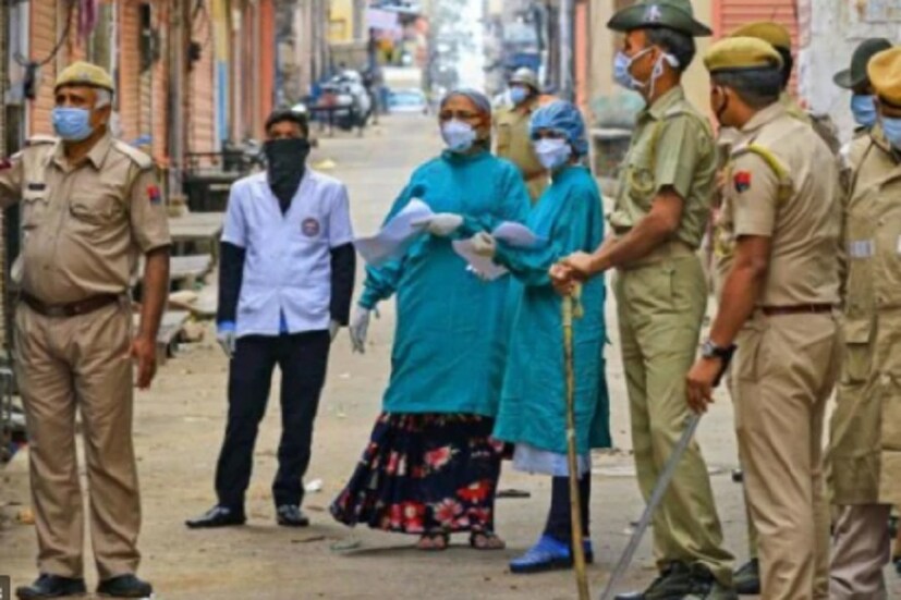 সম্প্রতি দক্ষিণ মুম্বইয়ের জেজে পুলিশ স্টেশনে ১২ জন পুলিশকর্মীর দেহে করোনা পজিটিভ পাওয়া যায়৷ এর মধ্যে ৬ জন অফিসার ও ৬ জন কনস্টেবল৷ তার আগে ধারাভি ও শাহুনগরে দুটি থানায় একাধিক পুলিশকর্মীর শরীরে করোনা পজিটিভ পাওয়া গিয়েছে৷ 