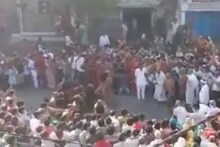 করোনাকে পাত্তা না দিয়েই মহারাষ্ট্রে, জৈন সাধুর অভ্যর্থনায় শয়ে শয়ে মানুষের জমায়েত