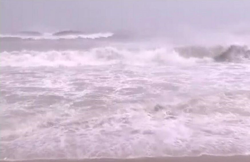 সিঙ্গাপুরের নানিয়াং টেকনোলজিকাল ইউনিভার্সিটি-র (এনটিইউ সিঙ্গাপুর)-র বিজ্ঞানীদের এই ভয়ানক পরিসংখ্যান সামনে এনেছেন। তাদের সঙ্গে এই রিসার্চে সঙ্গী ছিল আমেরিকা যুক্তরাষ্ট্রের ডারহাম বিশ্ববিদ্যালয়, মার্কিন 'টুফ্টস বিশ্ববিদ্যালয় এবং জার্মানির পটসডাম ইনস্টিটিউট ফর ক্লাইমেট ইমপ্যাক্ট রিসার্চের বিজ্ঞানীরাও।Photo- Representiv সিঙ্গাপুরের নানিয়াং টেকনোলজিকাল ইউনিভার্সিটি-র (এনটিইউ সিঙ্গাপুর)-র বিজ্ঞানীদের এই ভয়ানক পরিসংখ্যান সামনে এনেছেন। তাদের সঙ্গে এই রিসার্চে সঙ্গী ছিল আমেরিকা যুক্তরাষ্ট্রের ডারহাম বিশ্ববিদ্যালয়, মার্কিন 'টুফ্টস বিশ্ববিদ্যালয় এবং জার্মানির পটসডাম ইনস্টিটিউট ফর ক্লাইমেট ইমপ্যাক্ট রিসার্চের বিজ্ঞানীরাও।Photo- Representiv