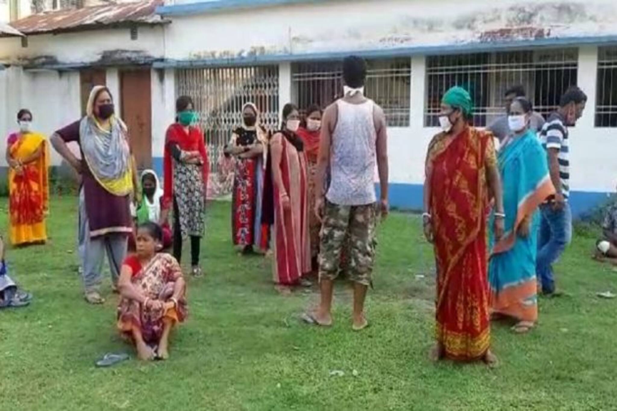 ফের কোয়ারেন্টাইন সেন্টার চালুর বিরোধীতা, বিক্ষোভ শিলিগুড়ির কাওয়াখালিতে