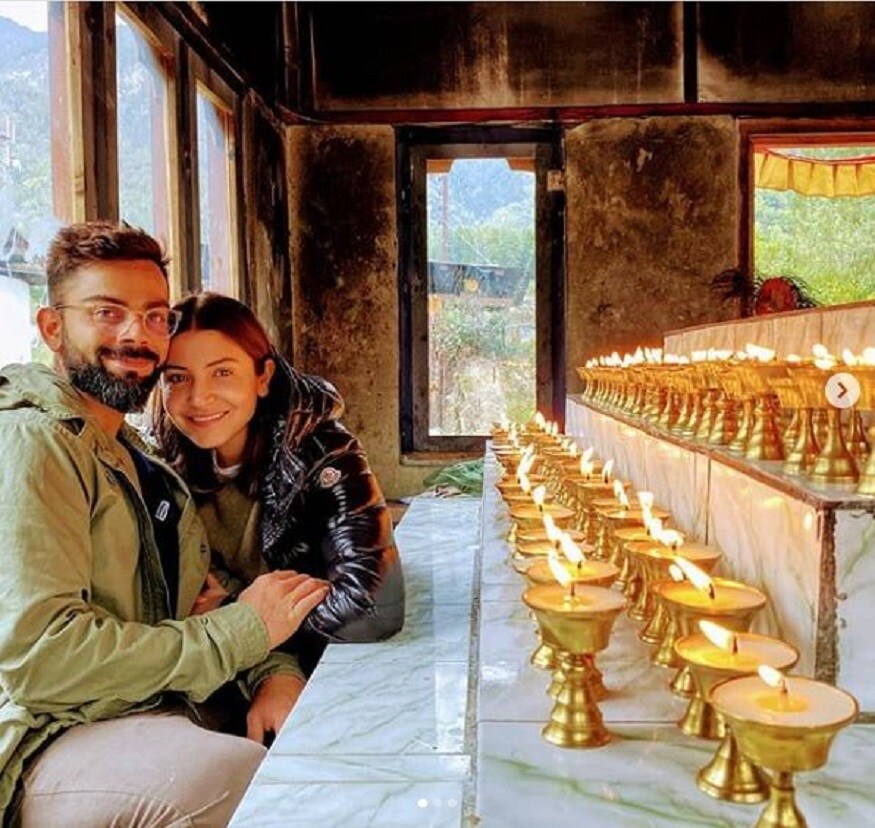 বিরাটের জন্মদিনে অনুষ্কা করেছিলেন উইশ ৷ ভুটানে ঘুরতে গিয়েছিলেন পাওয়ার কাপল ৷ নিজেদের এই ছবি পোস্ট করে তিনি লিখেছিলেন এটা একটা আশীর্বাদ, আমার বন্ধু, আমার আত্মবিশ্বাস আমার ভালোবাসা ৷ আমি চাই আলো তোমায় সঠিক পথ দেখাক৷ তুমি যাতে সব সময় সঠিকটা করতে পার৷ তোমার চরিত্রের বৈশিষ্ট্য তুমি সবার কথা বুঝতে পার ৷ ’ Photo- Instagram বিরাটের জন্মদিনে অনুষ্কা করেছিলেন উইশ ৷ ভুটানে ঘুরতে গিয়েছিলেন পাওয়ার কাপল ৷ নিজেদের এই ছবি পোস্ট করে তিনি লিখেছিলেন এটা একটা আশীর্বাদ, আমার বন্ধু, আমার আত্মবিশ্বাস আমার ভালোবাসা ৷ আমি চাই আলো তোমায় সঠিক পথ দেখাক৷ তুমি যাতে সব সময় সঠিকটা করতে পার৷ তোমার চরিত্রের বৈশিষ্ট্য তুমি সবার কথা বুঝতে পার ৷ ’ Photo- Instagram