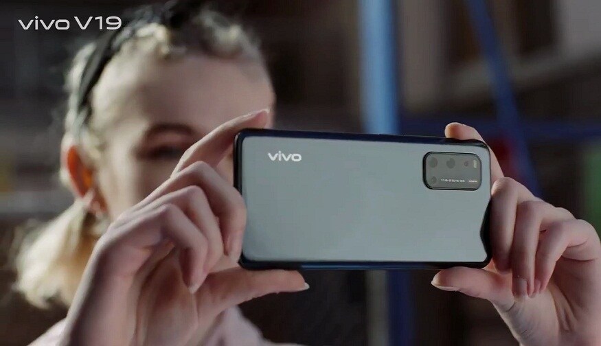 কানেক্টিভিটির জন্য এই ফোনে রয়েছে 4G VoLTE, Bluetooth 5.0, Wi-Fi 802.11 ac, USB Type-C port, a 3.5mm । ফোনের ভিতরে রয়েছে 4,500 mAh ব্যাটারি, সঙ্গে থাকছে 33W ফাস্ট চার্জিং সাপোর্ট। Vivo কোম্পানি দাবি করছে যে ০ থেকে ৭০% চার্জ হয়ে যাবে ফোন মাত্র ৪০ মিনিটে। কানেক্টিভিটির জন্য এই ফোনে রয়েছে 4G VoLTE, Bluetooth 5.0, Wi-Fi 802.11 ac, USB Type-C port, a 3.5mm । ফোনের ভিতরে রয়েছে 4,500 mAh ব্যাটারি, সঙ্গে থাকছে 33W ফাস্ট চার্জিং সাপোর্ট। Vivo কোম্পানি দাবি করছে যে ০ থেকে ৭০% চার্জ হয়ে যাবে ফোন মাত্র ৪০ মিনিটে।
