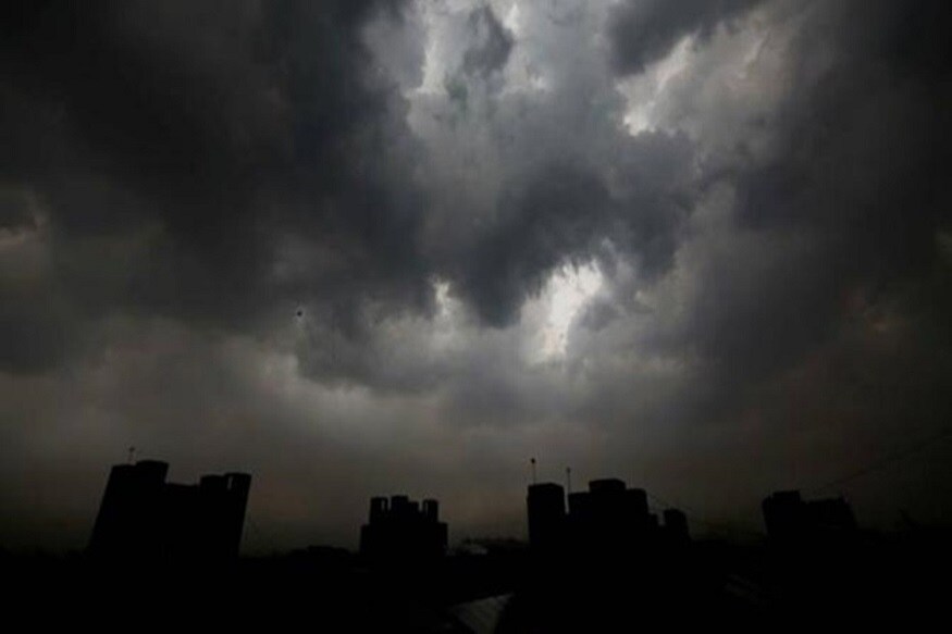 বুধবার দুপুর ২টো পর্যন্ত যা হিসেব, তাতে সাগরদ্বীপের কাছে ঝড়ের গতিবেগ ১৩০ কিমি প্রতি ঘণ্টা ৷ বৃষ্টি হয়েছে ১৫.৩ মিমি ৷ বুধবার দুপুর ২টো পর্যন্ত যা হিসেব, তাতে সাগরদ্বীপের কাছে ঝড়ের গতিবেগ ১৩০ কিমি প্রতি ঘণ্টা ৷ বৃষ্টি হয়েছে ১৫.৩ মিমি ৷