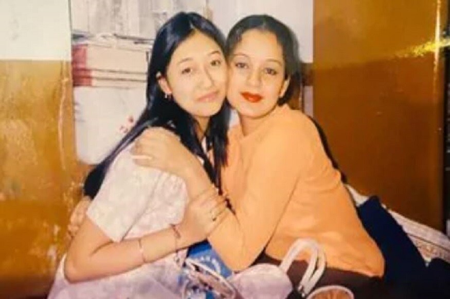 এই ছবিগুলির বিশেষত্ব এই হল যে বন্ধুদের সঙ্গে কলেজ জীবনের সুন্দরী কঙ্গনা রানাওয়াত যেন অন্যরূপে ৷ সংগৃহীত ছবি ৷ এই ছবিগুলির বিশেষত্ব এই হল যে বন্ধুদের সঙ্গে কলেজ জীবনের সুন্দরী কঙ্গনা রানাওয়াত যেন অন্যরূপে ৷ সংগৃহীত ছবি ৷