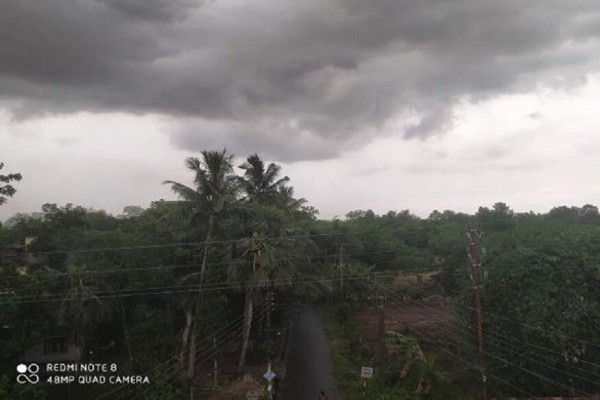 আমফানের হাত থেকে বাঁচবে না শহর কলকাতাও৷ ঝড়ের চোটে শহরে বিপর্যয়ের আশঙ্কা আবহবিদদের ৷ ঘূর্ণিঝড়ের প্রভাবে রাত থেকেই কলকাতায় শুরু হবে বৃষ্টি বলে পূর্বাভাস ৷ আমফানের হাত থেকে বাঁচবে না শহর কলকাতাও৷ ঝড়ের চোটে শহরে বিপর্যয়ের আশঙ্কা আবহবিদদের ৷ ঘূর্ণিঝড়ের প্রভাবে রাত থেকেই কলকাতায় শুরু হবে বৃষ্টি বলে পূর্বাভাস ৷