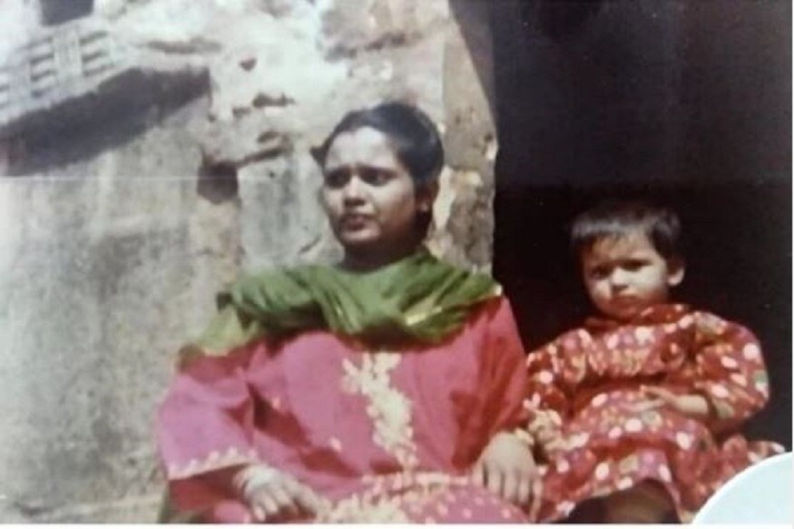 মায়ের সঙ্গে ছোটবেলার ছবি ইনস্টাগ্রামে শেয়ার করেছেন অভিনেত্রী প্রিয়াঙ্কা সরকার ৷ ছবি সৌজন্যে ইনস্টাগ্রাম ৷ মায়ের সঙ্গে ছোটবেলার ছবি ইনস্টাগ্রামে শেয়ার করেছেন অভিনেত্রী প্রিয়াঙ্কা সরকার ৷ ছবি সৌজন্যে ইনস্টাগ্রাম ৷