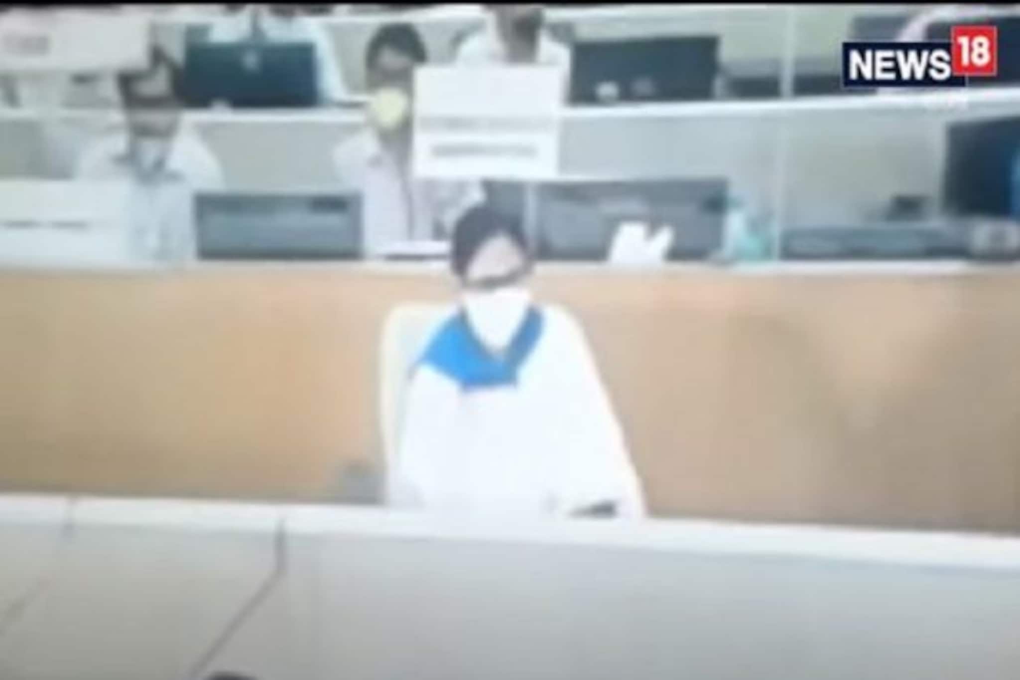 নবান্নর কন্ট্রোল রুমে উপস্থিত মুখ্যমন্ত্রী, আমফান পরিস্থিতির ওপর নজর মমতার