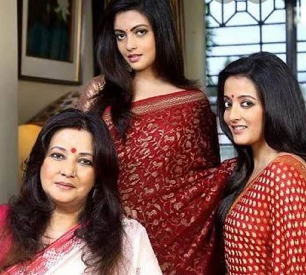 প্রিয় মা মুনমুন সেনকে মাদার্স ডে-র শুভেচ্ছা জানিয়েছেন রিয়া ও রাইমা ৷ আবেগে ভরা ছবি সোশ্যাল মিডিয়ায় দুরন্ত গতিতে ভাইরাল হয়েছে ৷ ছবি সৌজন্যে ইনস্টাগ্রাম ৷ প্রিয় মা মুনমুন সেনকে মাদার্স ডে-র শুভেচ্ছা জানিয়েছেন রিয়া ও রাইমা ৷ আবেগে ভরা ছবি সোশ্যাল মিডিয়ায় দুরন্ত গতিতে ভাইরাল হয়েছে ৷ ছবি সৌজন্যে ইনস্টাগ্রাম ৷