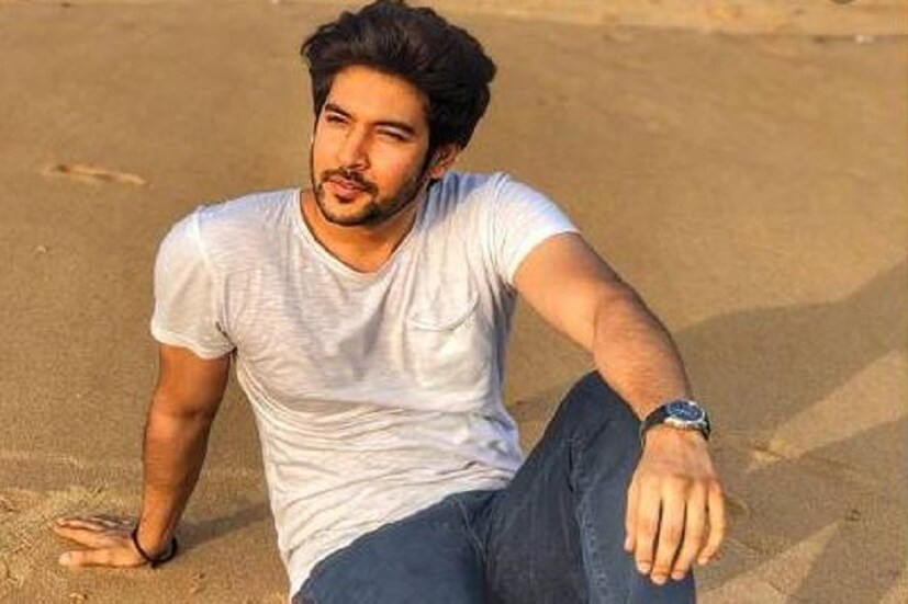 ▪️এরমধ্যেই আবার যেই বিল্ডিং-এ তিনি থাকেন, সেখানে এক প্রতিবেশী করোনা সংক্রমণ হওয়ায়, পুরো বিল্ডিংটিই সিল করে দেওয়া হয়েছে৷ 