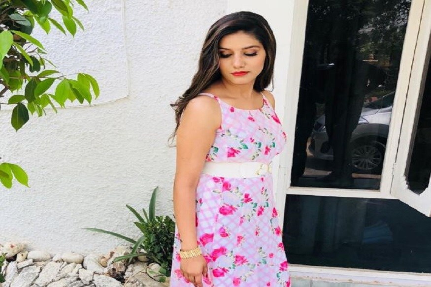 স্বপ্না পিঠে লিখিয়েছেন দেশি ক্যুইন ৷ ভক্তরা অত্যন্ত পছন্দ করেছেন ছবিটি ৷ স্বপ্নার ক্ষেত্রে দেশি ক্যুইন শব্দটি সুপ্রযোজ্য বলেও মন্তব্য করেছেন অনেকে ৷ স্বপ্না পিঠে লিখিয়েছেন দেশি ক্যুইন ৷ ভক্তরা অত্যন্ত পছন্দ করেছেন ছবিটি ৷ স্বপ্নার ক্ষেত্রে দেশি ক্যুইন শব্দটি সুপ্রযোজ্য বলেও মন্তব্য করেছেন অনেকে ৷