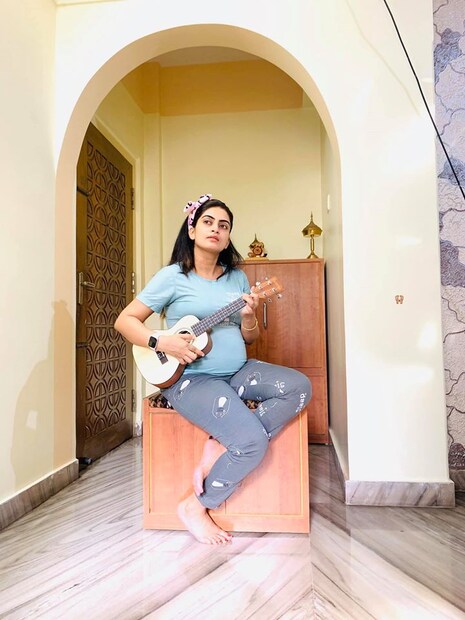 • এবার বেবি বাম্পের ছবি পোস্ট করলেন তিনি । ছবি: ফেসবুক ।