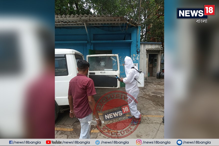 অচলাবস্থা কাটিয়ে মেগা সিরিয়ালের শ্যুটিং শুরু হওয়ার কথা ছিল গতকাল ১০ জুন। সেই মতো স্টুডিয়ো স্যানিটাইজ় করা হয়, শিল্পীরাও কল টাইম পেয়ে যান। কিন্তু মঙ্গলবার সন্ধেয় আর্টিস্ট ফোরাম জানায়, করোনার কারণে যে বিমার সিদ্ধান্ত নেওয়া হয়েছিল গত বৈঠকে, সেই সংক্রান্ত কাগজ হাতে না পেলে শিল্পীরা যেন শ্যুটিংয়ে না যান। অচলাবস্থা কাটিয়ে মেগা সিরিয়ালের শ্যুটিং শুরু হওয়ার কথা ছিল গতকাল ১০ জুন। সেই মতো স্টুডিয়ো স্যানিটাইজ় করা হয়, শিল্পীরাও কল টাইম পেয়ে যান। কিন্তু মঙ্গলবার সন্ধেয় আর্টিস্ট ফোরাম জানায়, করোনার কারণে যে বিমার সিদ্ধান্ত নেওয়া হয়েছিল গত বৈঠকে, সেই সংক্রান্ত কাগজ হাতে না পেলে শিল্পীরা যেন শ্যুটিংয়ে না যান।