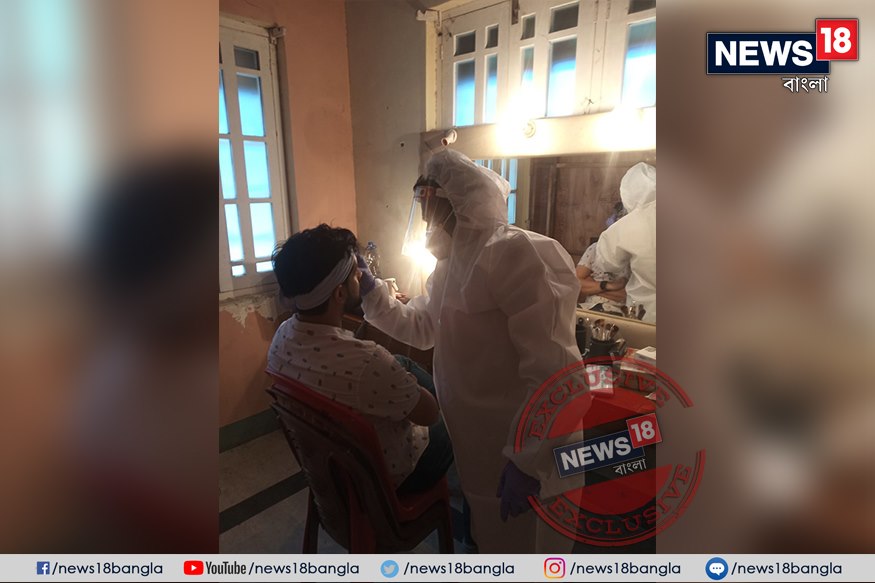 স্যানিটাইজ করা হচ্ছে গাড়ি থেকে শুরু করে শ্যুটিংয়ের বিভিন্ন সরঞ্জাম । শ্যুটিং ফ্লোরেও থাকছে স্যানিটাইজার। মেকআপ আর্টিস্টরা পিপিই পোশাক পরেই মেকআপ করছেন। অন্যদিকে অভিনেত্রী তিয়াশা মেকআপ করছেন নিজেই। শ্যুটিং জোনে প্রত্যেকেই মাস্ক পরে আছেন। স্যানিটাইজ করা হচ্ছে গাড়ি থেকে শুরু করে শ্যুটিংয়ের বিভিন্ন সরঞ্জাম । শ্যুটিং ফ্লোরেও থাকছে স্যানিটাইজার। মেকআপ আর্টিস্টরা পিপিই পোশাক পরেই মেকআপ করছেন। অন্যদিকে অভিনেত্রী তিয়াশা মেকআপ করছেন নিজেই। শ্যুটিং জোনে প্রত্যেকেই মাস্ক পরে আছেন।