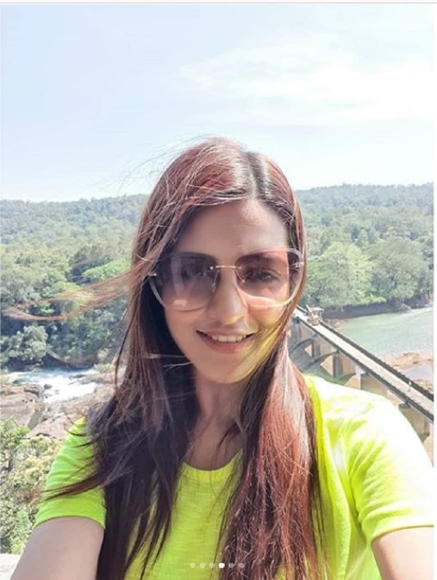 অভিনেতা রাহুলকে বিয়ে করেছিলেন এই অভিনেত্রী। তাঁদের একটি সন্তানও আছে। যদিও ডিভোর্সের পর এখন আলাদাই থাকেন তাঁরা। তবে পাহাড়ে ঘুরতে এই অভিনেত্রী খুব ভালবাসেন।photo source Instagram অভিনেতা রাহুলকে বিয়ে করেছিলেন এই অভিনেত্রী। তাঁদের একটি সন্তানও আছে। যদিও ডিভোর্সের পর এখন আলাদাই থাকেন তাঁরা। তবে পাহাড়ে ঘুরতে এই অভিনেত্রী খুব ভালবাসেন।photo source Instagram