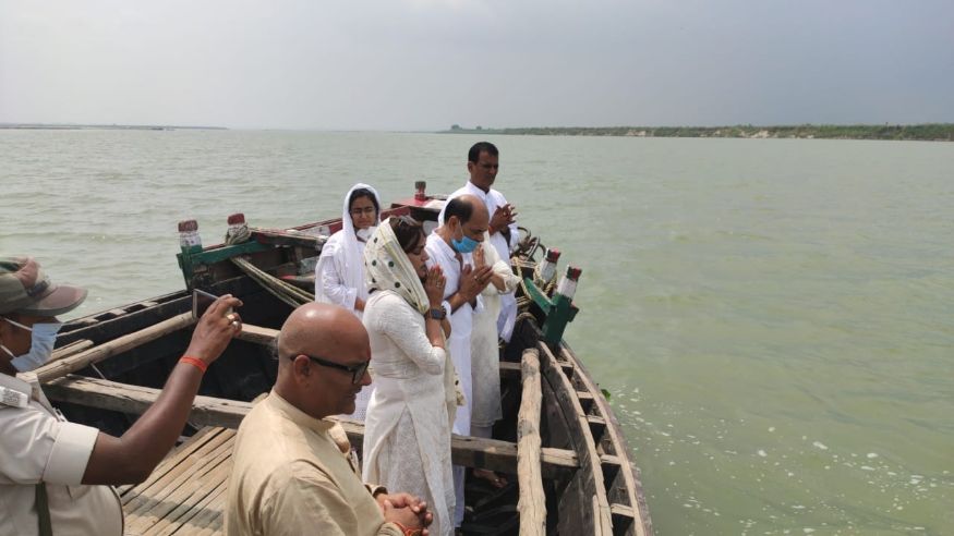 সুশান্ত তাঁর মৃত্যর সঙ্গে রেখে গেলেন অনেক রহস্য ৷ অনেক প্রশ্ন ৷ রেখে গেলেন বলিউডের অন্ধকার দিকের এক ছবিও৷ যেখানে নেপোটিজম, স্টার পাওয়ার হার মানল ট্যালেন্টের কাছে ৷ সুশান্ত তাঁর মৃত্যর সঙ্গে রেখে গেলেন অনেক রহস্য ৷ অনেক প্রশ্ন ৷ রেখে গেলেন বলিউডের অন্ধকার দিকের এক ছবিও৷ যেখানে নেপোটিজম, স্টার পাওয়ার হার মানল ট্যালেন্টের কাছে ৷