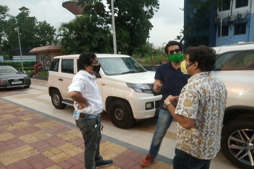 মন্ত্রী অরূপ বিশ্বাসের নেতৃত্বে সিনেমা শ্যুটিং এর গাইড লাইন তৈরি করতে বৈঠকে বসেছিলেন ফেডারেশন, ইম্পা, আর্টিস্টস ফোরাম এর প্রতিনিধিরা। মন্ত্রী অরূপ বিশ্বাসের নেতৃত্বে সিনেমা শ্যুটিং এর গাইড লাইন তৈরি করতে বৈঠকে বসেছিলেন ফেডারেশন, ইম্পা, আর্টিস্টস ফোরাম এর প্রতিনিধিরা।