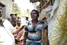 আগেই হারিয়েছে চোখের আলো, এখন আমফান কেড়েছে সর্বস্ব, আলোর খোঁজে অন্ধ আলাউদ্দিন