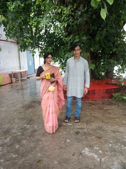 • রোহিত সেনের চরিত্রে অভিনয় করছেন টোটা রায়চৌধুরী । কোভিড প্রটোকল মেনে শ্যুটিং করতে প্রস্তুত টোটা। • রোহিত সেনের চরিত্রে অভিনয় করছেন টোটা রায়চৌধুরী । কোভিড প্রটোকল মেনে শ্যুটিং করতে প্রস্তুত টোটা।
