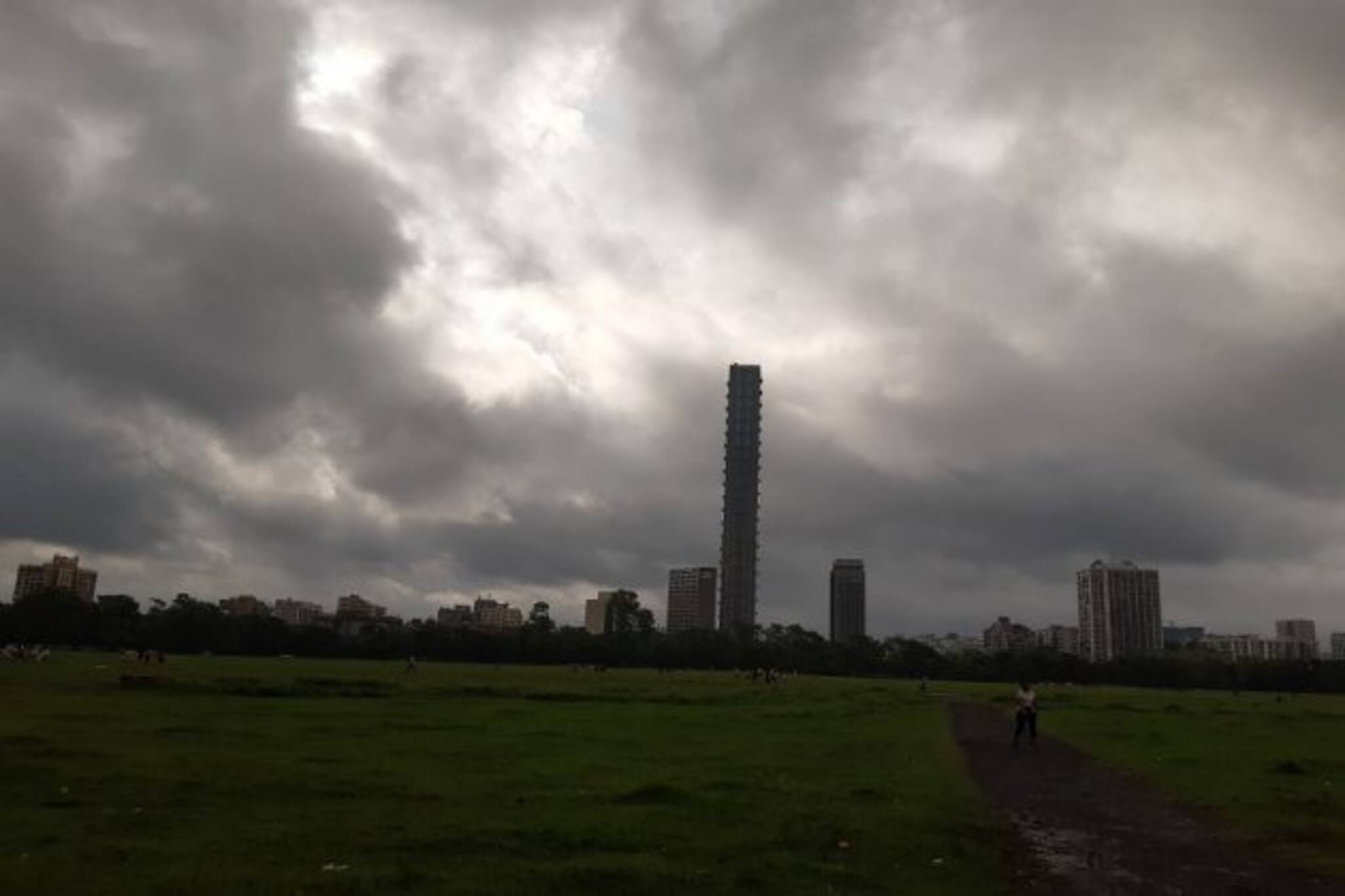 সকাল থেকেই শুরু ঝিরঝিরে বৃষ্টি, আজ রাজ্যে ঢুকছে বর্ষা