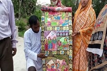 নেই নতুন বায়না, ভাঁড়ার শূন্য! পটের গায়েই সচেতনতার বার্তা ফুটিয়ে তুলছেন পটশিল্পী